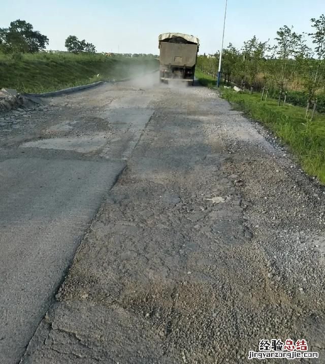 农村水泥路和柏油路哪个好,柏油路和水泥路有什么区别