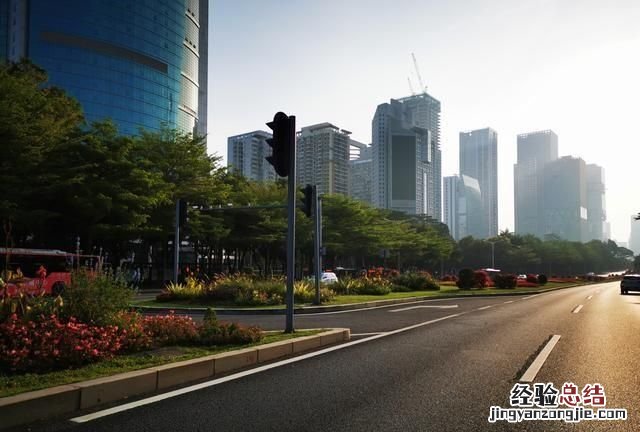 农村水泥路和柏油路哪个好,柏油路和水泥路有什么区别