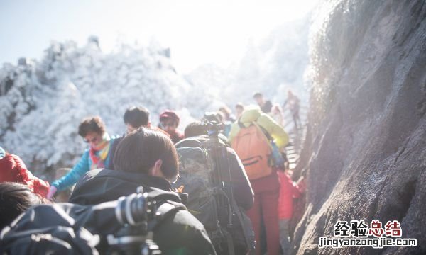 爬山运动适合哪类人 经常爬山要注意什么