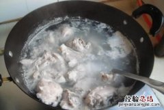 肉类焯水用冷水还是热水好,煲汤的肉类焯水用冷水还是开水