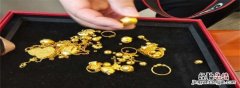 他不太爱说话用英语怎么说，给一个内向的人送什么礼物好