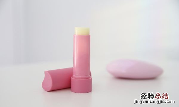 唇膏主要成分是什么，鱼开胃的主要成分是什么