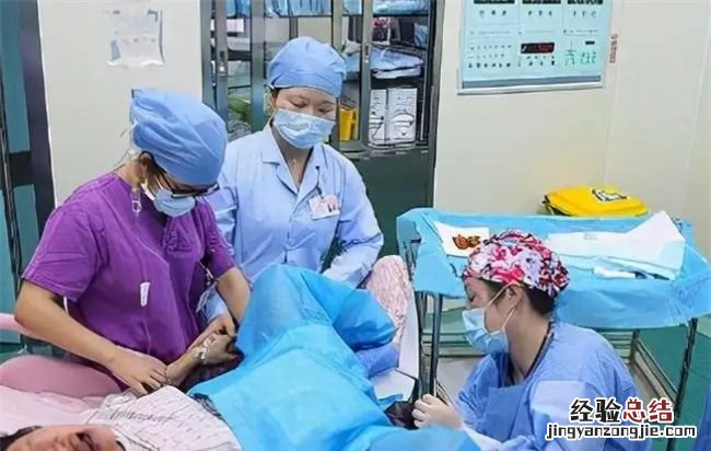 孕妇分娩前有什么症状,生产时穿裙子还是裤子方便