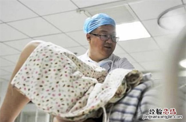 孕妇分娩前有什么症状,生产时穿裙子还是裤子方便
