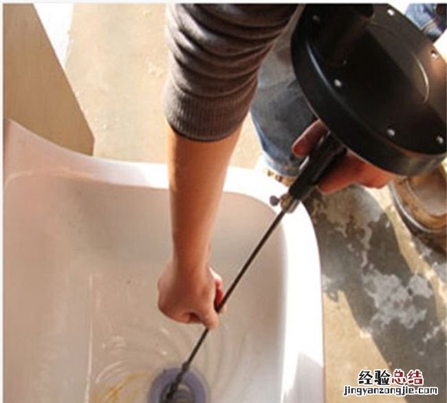 马桶堵住了该怎么疏通最简单方法