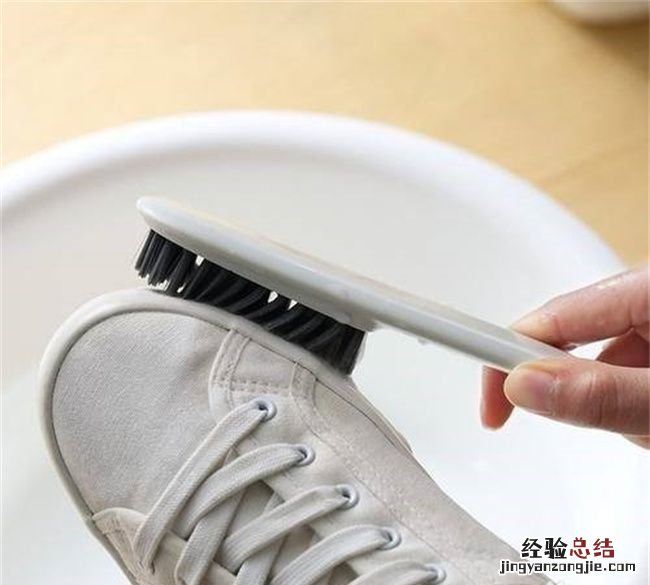 盘点妙用牙膏的小技能保证家居生活清洁样样通