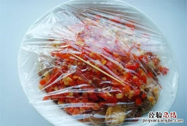 热菜盖上保鲜膜保温可以，微波炉热饭菜要加保鲜膜吗