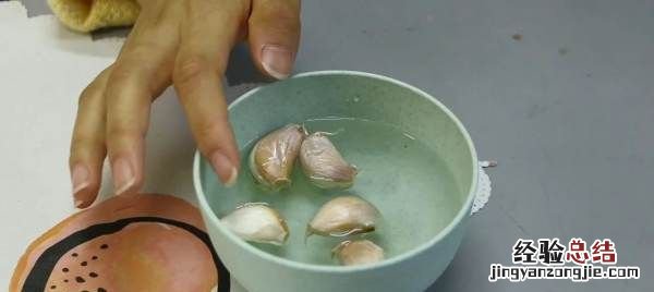 怎么快速的剥大蒜,想买到一把无惧大蒜的刀 听听专家支的招儿