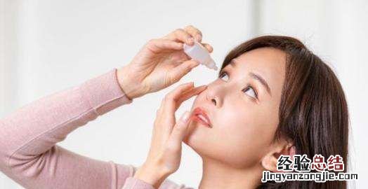 自己滴眼药水的小窍门,怎么滴眼药水正确方法图片