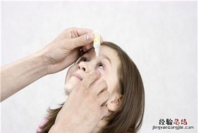自己滴眼药水的小窍门,怎么滴眼药水正确方法图片