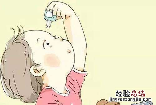 自己滴眼药水的小窍门,怎么滴眼药水正确方法图片