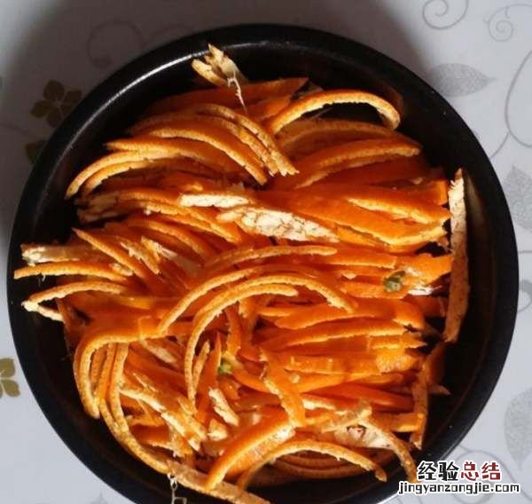 你家有吃剩的橘子皮,吃剩的橘子皮可以直接放进盆栽里面吗
