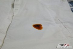 轻松洗掉衣服上辣椒油的妙招，怎么样可以去掉衣服上的辣椒油渍呢