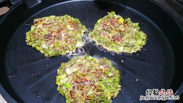 香椿不焯水可以直接腌制吗 香椿芽怎么做好吃又简单