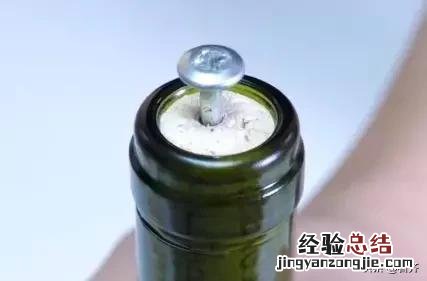 喝红酒没有专业开瓶工具怎么办 开红酒没有开瓶器怎么打开