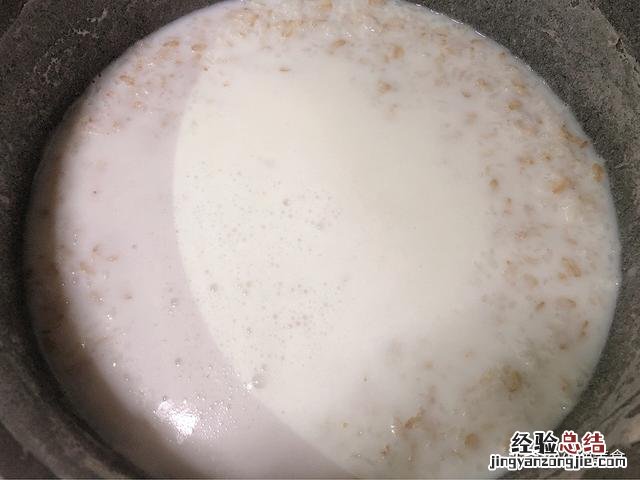 外面卖的牛奶燕麦粥怎么做 燕麦粥怎么做好吃又简单