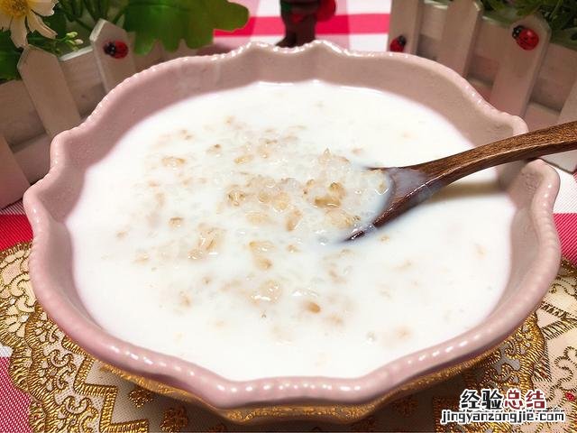 外面卖的牛奶燕麦粥怎么做 燕麦粥怎么做好吃又简单