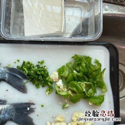 鲫鱼豆腐汤我来教你怎么做 鲫鱼豆腐汤怎么做好吃又白