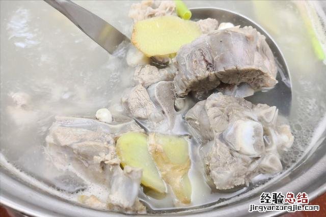 羊肉汤怎么炖好吃又烂白没腥味 清炖羊肉的家常做法及配料