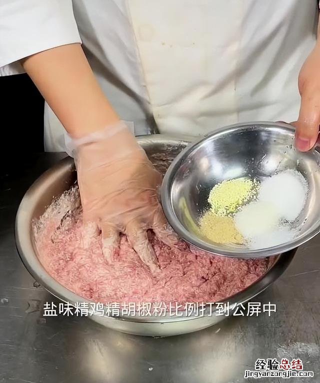 馄饨好吃的关键是调馅和汤底 馄饨肉馅怎么调好吃又嫩