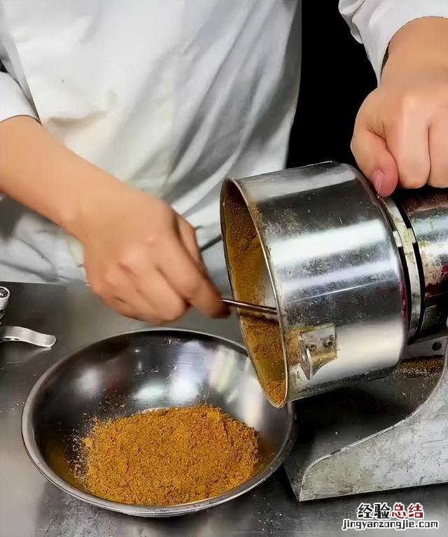 馄饨好吃的关键是调馅和汤底 馄饨肉馅怎么调好吃又嫩