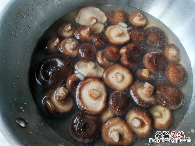 香菇怎么炒好吃又好看 新鲜香菇怎么炒好吃又简单