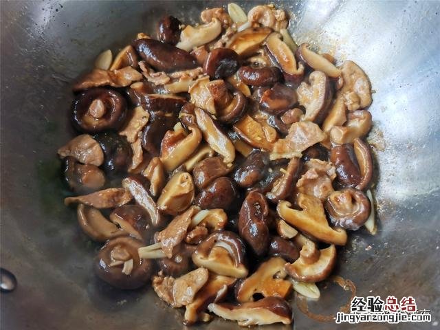 香菇怎么炒好吃又好看 新鲜香菇怎么炒好吃又简单