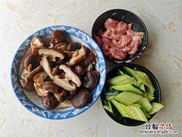香菇怎么炒好吃又好看 新鲜香菇怎么炒好吃又简单