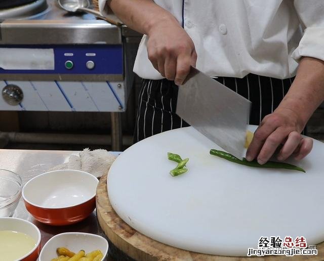 泡椒凤爪酸辣又开胃怎么做 泡椒鸡爪怎么做好吃又简单