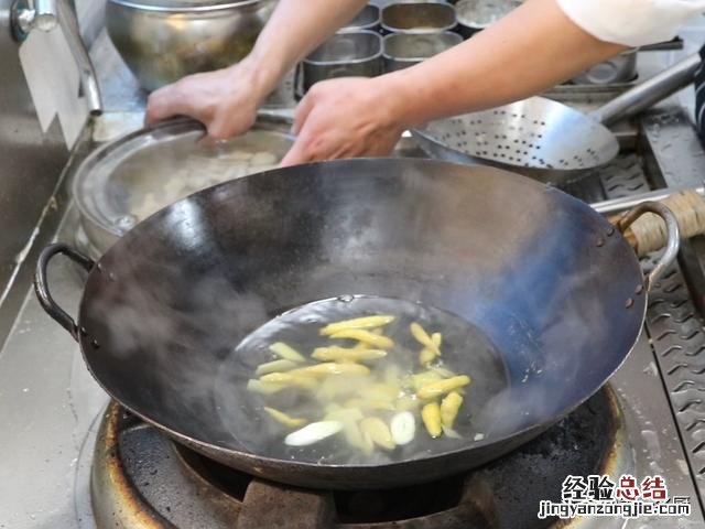 泡椒凤爪酸辣又开胃怎么做 泡椒鸡爪怎么做好吃又简单