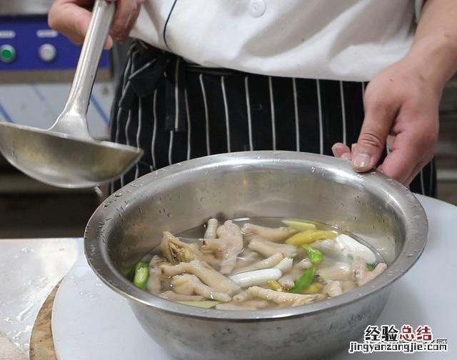 泡椒凤爪酸辣又开胃怎么做 泡椒鸡爪怎么做好吃又简单