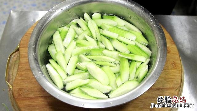 最简单的丝瓜的家常做法 丝瓜怎么炒好吃又简单