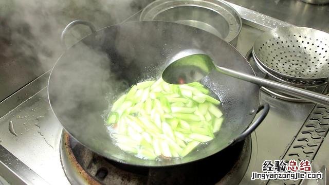 最简单的丝瓜的家常做法 丝瓜怎么炒好吃又简单