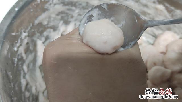 做鱼丸怎么去刺的方法图解 鱼丸怎么做好吃又简单
