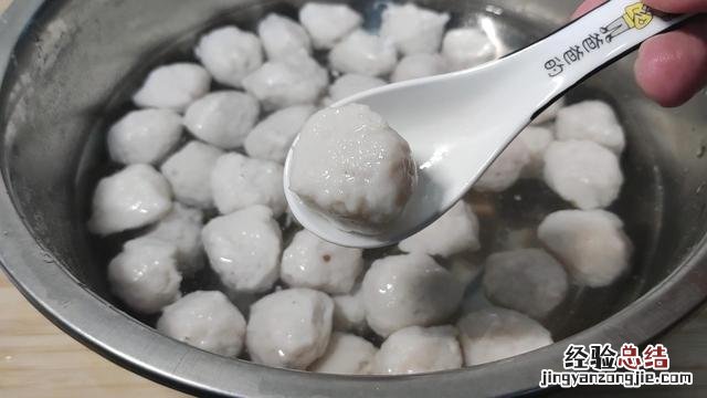 做鱼丸怎么去刺的方法图解 鱼丸怎么做好吃又简单