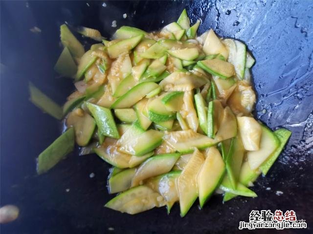 西葫芦不放肉的做法 西葫芦怎么炒才好吃