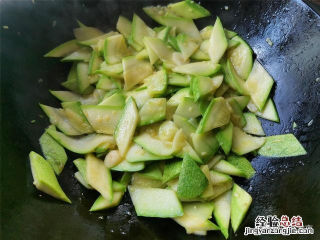 西葫芦不放肉的做法 西葫芦怎么炒才好吃