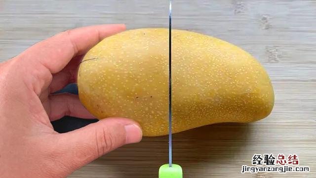 芒果的正确切法不黏手不流汁 芒果怎么切方便吃又好看