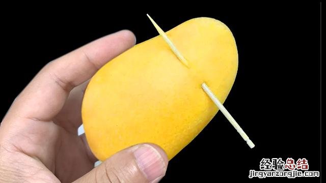 芒果的正确切法不黏手不流汁 芒果怎么切方便吃又好看