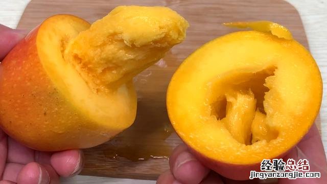 芒果的正确切法不黏手不流汁 芒果怎么切方便吃又好看