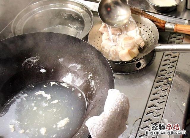 土豆红烧肉的最正宗的做法 红烧肉的做法怎么样简单又好吃