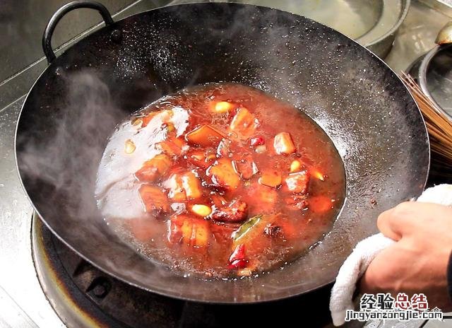 土豆红烧肉的最正宗的做法 红烧肉的做法怎么样简单又好吃