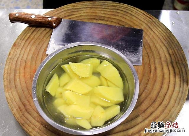 土豆红烧肉的最正宗的做法 红烧肉的做法怎么样简单又好吃
