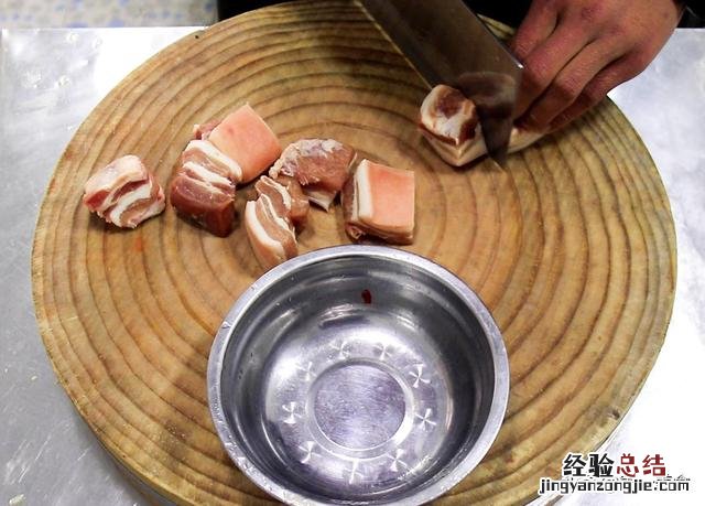 土豆红烧肉的最正宗的做法 红烧肉的做法怎么样简单又好吃
