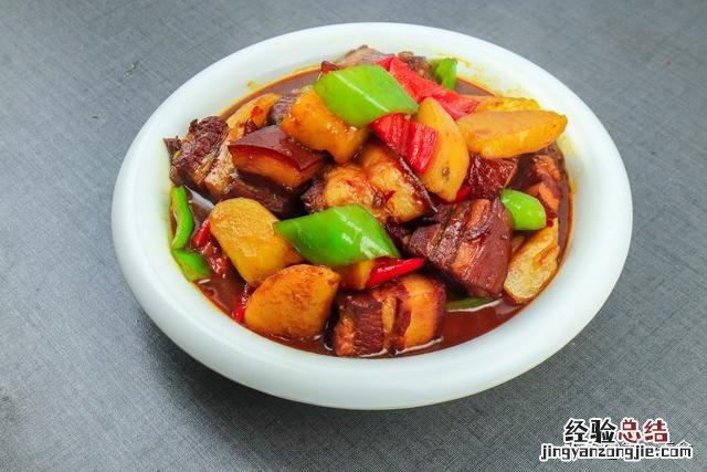 土豆红烧肉的最正宗的做法 红烧肉的做法怎么样简单又好吃