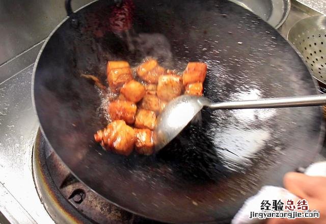 土豆红烧肉的最正宗的做法 红烧肉的做法怎么样简单又好吃