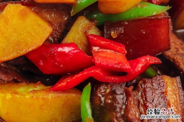 土豆红烧肉的最正宗的做法 红烧肉的做法怎么样简单又好吃