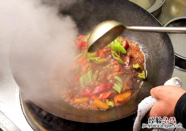 土豆红烧肉的最正宗的做法 红烧肉的做法怎么样简单又好吃