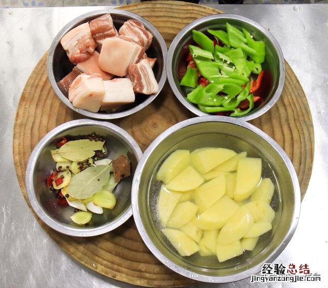 土豆红烧肉的最正宗的做法 红烧肉的做法怎么样简单又好吃