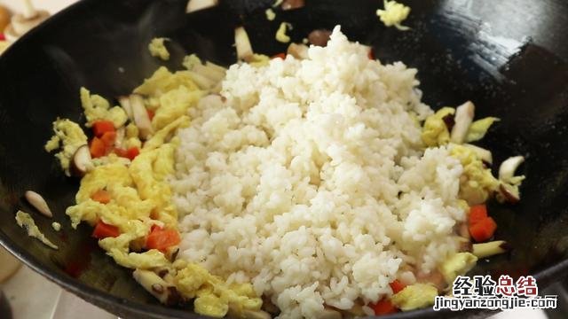 蛋炒饭最简单又好吃的办法 蛋炒饭怎么做最好吃又简单